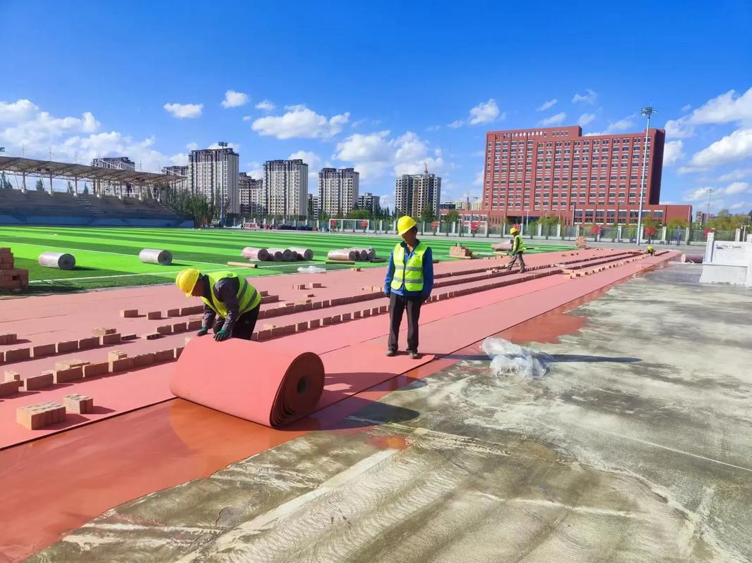 四川成都無縫半預(yù)制跑道卷材 塑膠場(chǎng)地預(yù)制型跑道卷材的創(chuàng)新應(yīng)用與優(yōu)勢(shì)解析